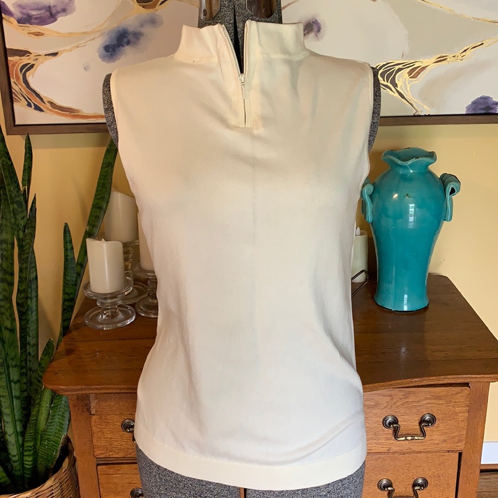 Sleeveless zip up tank top